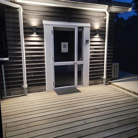 Sleepout Hideaway Apartment Rotorua Exterior photo